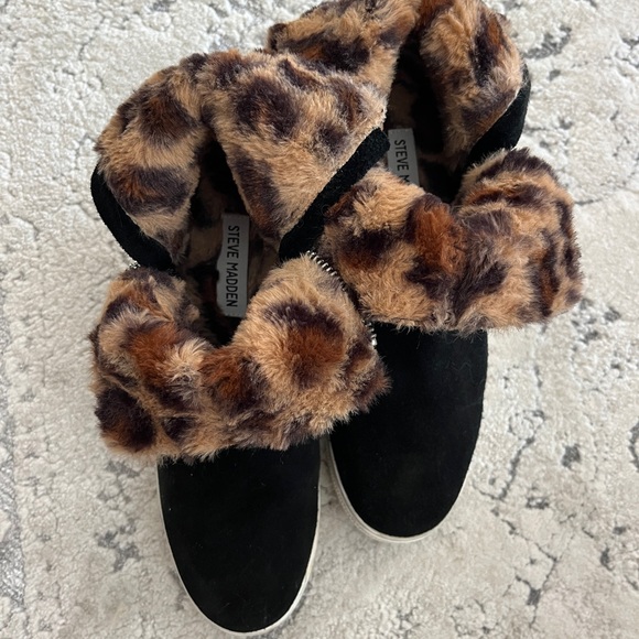 Steve Madden Hightop Sneaker Suede Leather upper and Leopard faux fur lining - Picture 2 of 2
